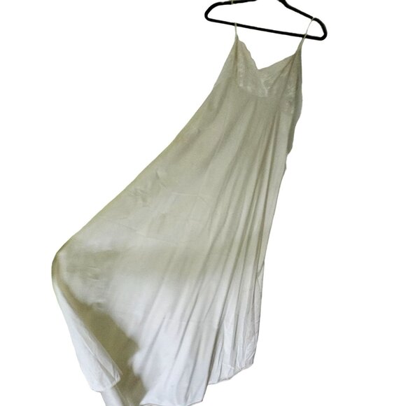 Vintage Vanity Fair Long Maxi Nightgown Full Sweep Nylon size 34